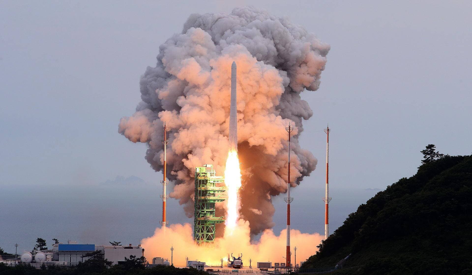 KSLV-2 Nuri, operated by Korea Aerospace Research Institute, for the Nuri | NeonSat-2 to 6 mission.